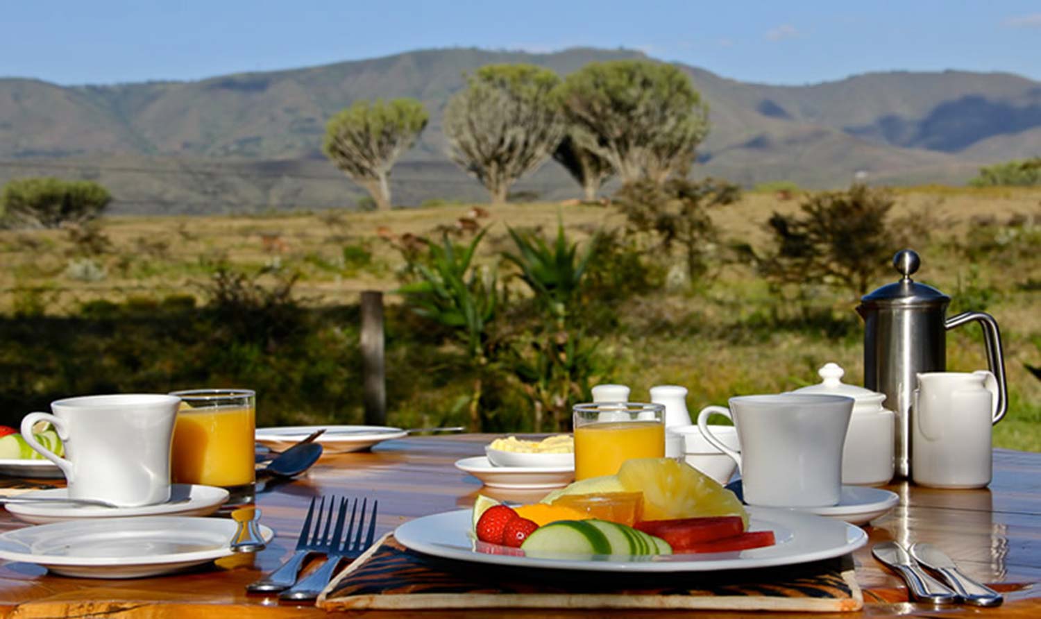 chui lodge breakfast outdoors